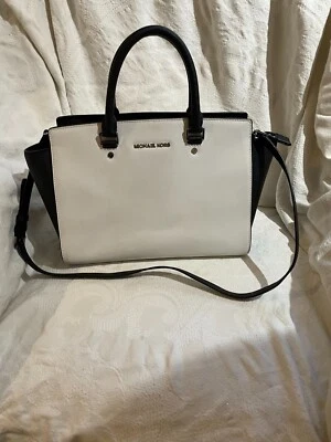 Bolso Ex Grande Michael Kors Selma Blanco y Negro Colorblock Foto 1 de 4