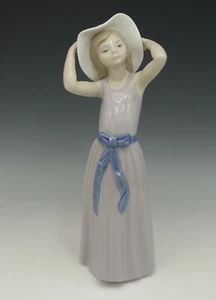 Lladro SPANIEN 5011 # SCHÜCHTERNES MÄDCHEN MIT SONNENHUT UND BAND 10" FIGUR NEUWERTIG IN OVP NICHT MEHR ERHÄLTLICH - Bild 1 von 8