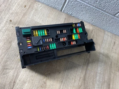 MÓDULO CAJA RELÉ FUSIBLES DISTRIBUCIÓN POTENCIA DELANTERA BMW X3 X4 F25 F26 OEM 11-17 Foto 1 de 4
