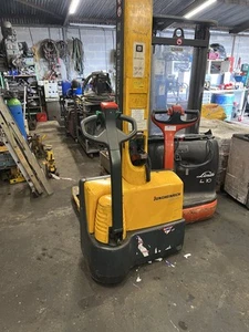 Power Pallet Stacker - Picture 1 of 3