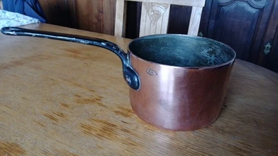 jolie casserole ancienne ou saucière en cuivre - DH et M CO - New York - Photo 1/4