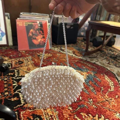 Bolso de Noche Vintage con Cuentas Hong Kong Años 50 Hecho a Mano Perla Lentejuelas Bolso sin asas Foto 1 de 4