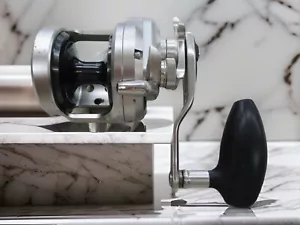 Shimano 17 OCEA JIGGER 1500HG Right Jigging Game Reel 6.4:1 Good Used JPN - Picture 1 of 6