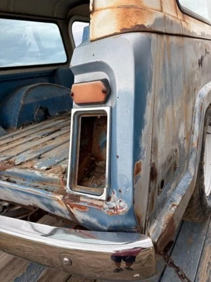 JEEPSTER COMMANDO TRASEIRO PASSAGEIRO CANTO JEEP COMMANDO - Imagem 1 de 4