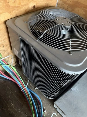 Unidad de aire acondicionado exterior Carrier 4 toneladas Foto 1 de 3