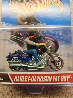 Harley-Davidson Fat Boy 2012 Hot Wheels con piloto y perro como nueva en tarjeta como nueva  Foto 1 de 4