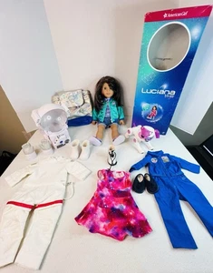 American Girl Puppe Luciana Vega Astronaut NASA Zubehör Silber Rucksack Hund - Bild 1 von 11