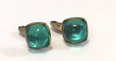 Gemelos cabujón verde rico vintage tono dorado acrílico forma pan de azúcar Foto 1 de 4