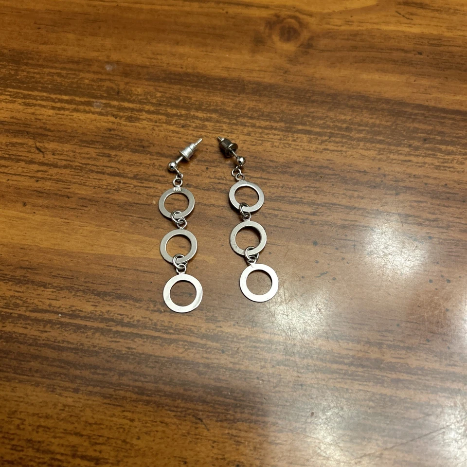 Pendientes colgantes de acero por diseño de 3 círculos tono plata  Foto 1 de 4