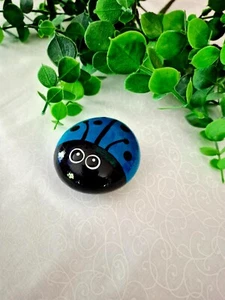 Lady Bug Rock, Get Well Gift, Ladybug Rock, roca pintada verde azulado, regalo de amistad - Imagen 1 de 4