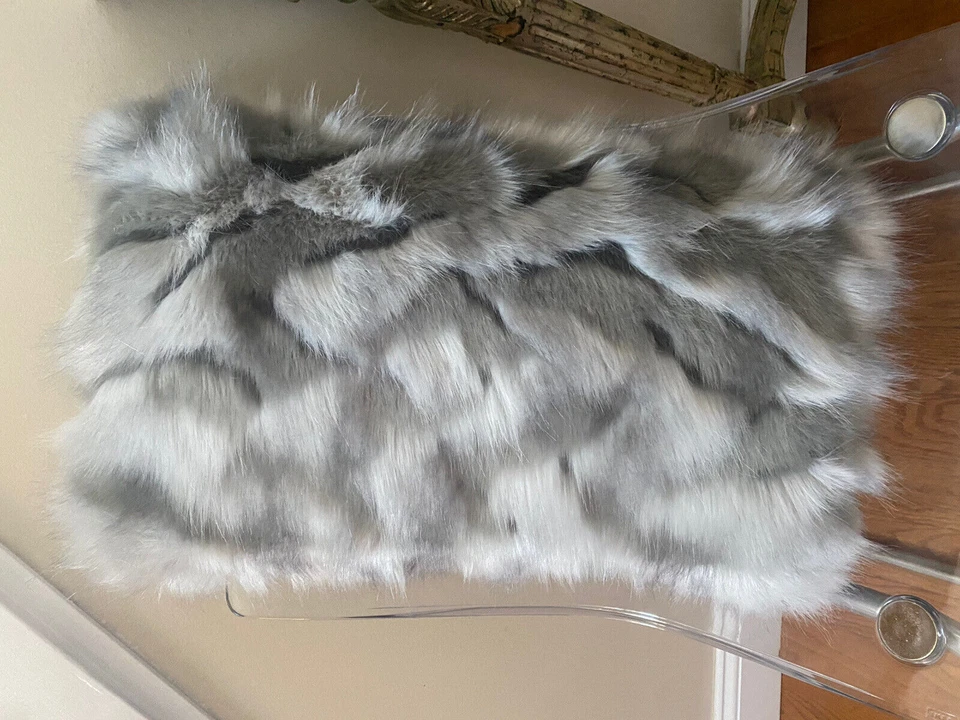 Williams Sonoma Home Muskox? Almohada de piel sintética 14x 22" gris lumbar Foto 1 de 4