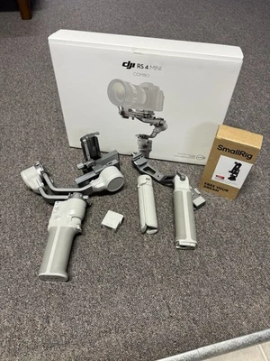 DJI - RS 4 Mini Combo 3-Axis Gimbal Stabilizer - Gray - Grade A - Image 1 of 3