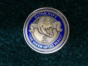 Gator Navy " The Teeth of the Fleet " U.S. Navy Brass Challenge Coin NOS - Bild 1 von 4