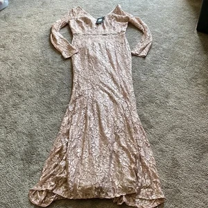 Neu mit Etikett Fashion Nova mauvefarbenes flirtendes Spitzenkleid GR XL - Bild 1 von 12