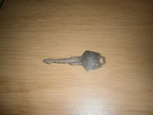 Oldtimer Autoschlüssel Markenlos. 7.1.cm. (E5b) - Bild 1 von 4