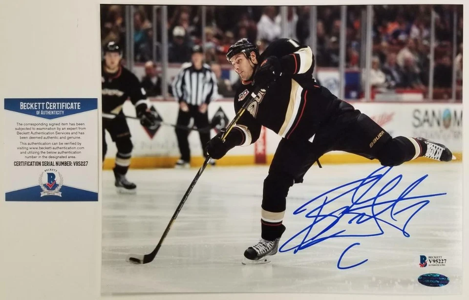 Foto firmada por Ryan Getzlaf "C" 8x10 autógrafo de los patos de Anaheim ~ certificado de autenticidad Beckett BAS Foto 1 de 1