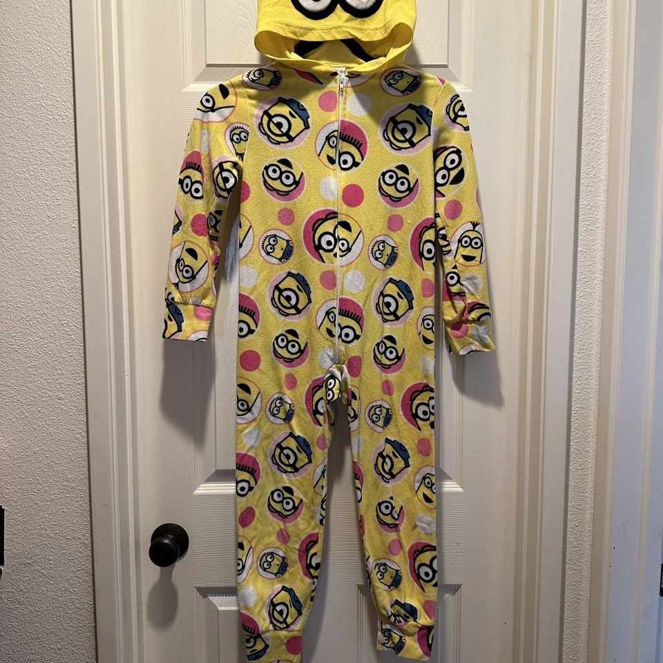 Pijama com capuz Despicable Me Minions feminino peça única tamanho juvenil médio - Imagem 1 de 4