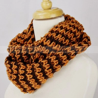 Bufanda de invierno infinita tejida multicolor elástica cálida a rayas círculo capucha Foto 1 de 2