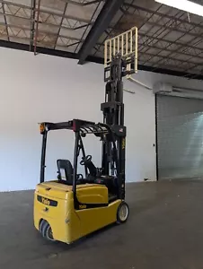 2016 Yale 3000 LB Electric Forklift With Side Shift Triple Mast - with charger - Picture 1 of 8
