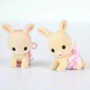 Figuras de bebé Sylvanian Perriwinkle Rabbit - Milk Ivory Calico Critters - Imagen 1 de 6
