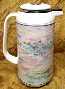 1 Mikasa Maxima Fine China Monet 10 5/8" hoch Heiß/Kalt Getränkekaraffe Krug - Bild 1 von 20