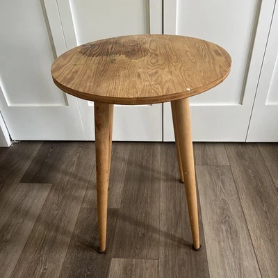 Vintage 1980s Wood 20” Round Side Table Stand w/ Four 26” Removable Peg Legs - Image 1 of 4