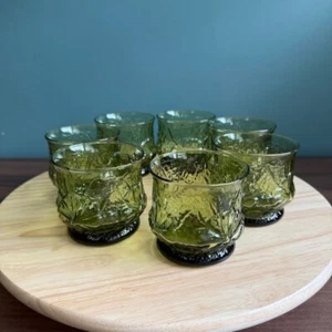 7 vasos de jugo verde aguacate flor lluvia Anchor Hocking texturizados MCM vintage - Imagen 1 de 10