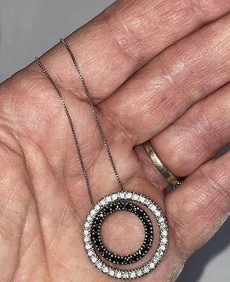 Colar de prata esterlina 925 círculo duplo diamante preto e branco 18” 5,6 gr. - Imagem 1 de 4