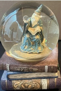 Vintage Zauberer auf Büchern musikalische Schneekugel San Francisco Spieluhr Firma Magie - Bild 1 von 1