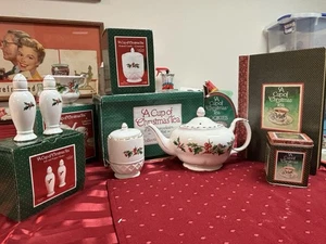 Una taza de té de Navidad porcelana de hueso fino, una tradición coleccionable lote de 7 piezas - Imagen 1 de 5