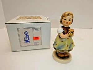 Estatuilla Goebel Hummel para madre 5" 257/0 Alemania sin usar y en caja - Imagen 1 de 7