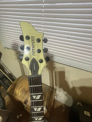 Fernandez Ravelle  - Image 1 of 2