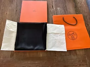 Authentischer HERMES Carre 90 - Foulard Hermes Verkäufer NEU IM KARTON - Bild 1 von 6
