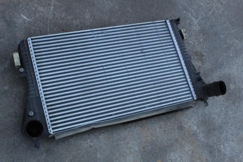 Volkswagen Passat 2017 turbo intercooler 1,8 L 5C0145803B Foto 1 de 4