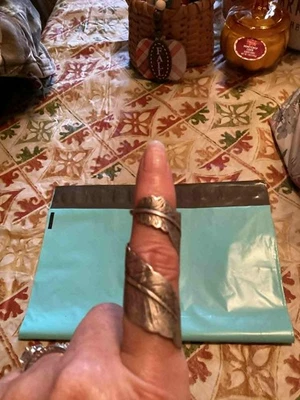 Anillo de dedo entero envolvente de hojas Foto 1 de 3