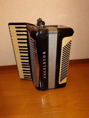 Italian accordion EXCELSIOR MOD.400 - Image 1 of 4