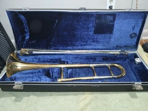 Getzen Trombone Cith Case & 11C Mouthpiece In Good Condition Slides Free - Picture 1 of 22