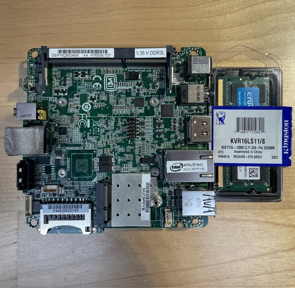 PC ultra compacta Intel Nuc Nuc5ppyb N3700 Quad Core Pentium 8 GB de RAM Foto 1 de 4