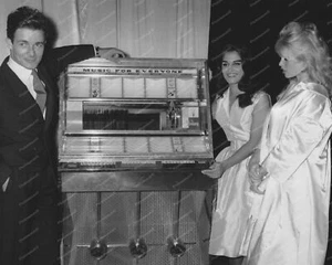 Seeburg Jukebox Tail Light Model 201 1958 Vintage 8x10 Reprint Of Old Photo - Picture 1 of 1