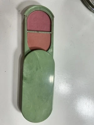 Colorete en polvo facial Clinique Young “nuevo trébol/miel” de colección Foto 1 de 2