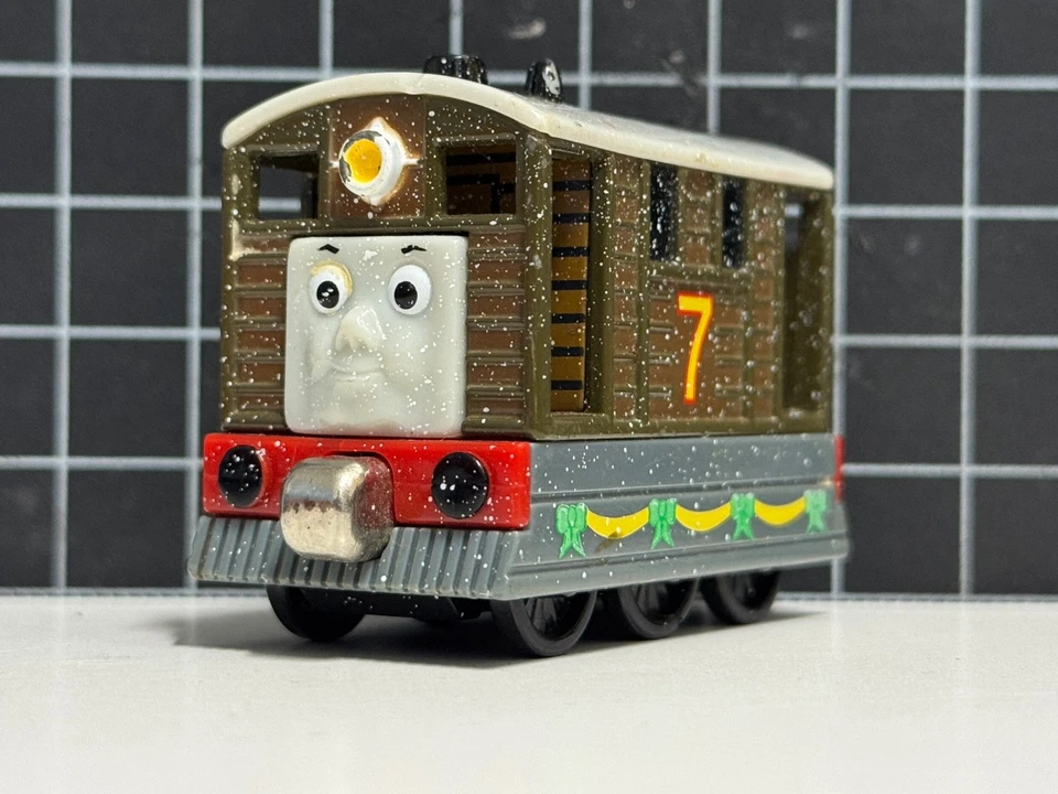 Thomas and Friends Take Along Cubierto de Nieve Navidad Toby Foto 1 de 4