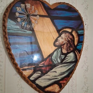 Beautiful Vintage Heart Shape Wooden Wall Clock Of Jesus Praying To God - Picture 1 of 24