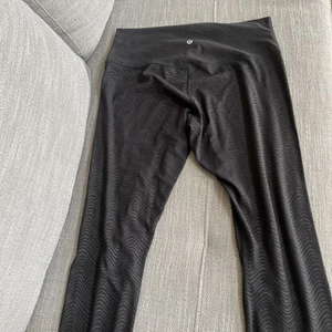 Pantalón Lululemon Align HR Talla 12 Negro Estampado Ondulado Tiro Alto Usado - Imagen 1 de 10