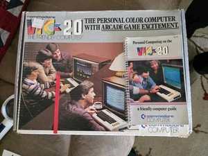 Vintage Commodore VIC-20 Retro Personal Home Computer - Bild 1 von 4