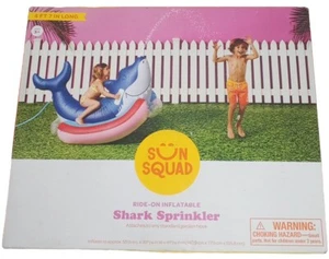 Rociador inflable para tiburones Sun Squad Ride-On 4' 7" de largo - Imagen 1 de 2