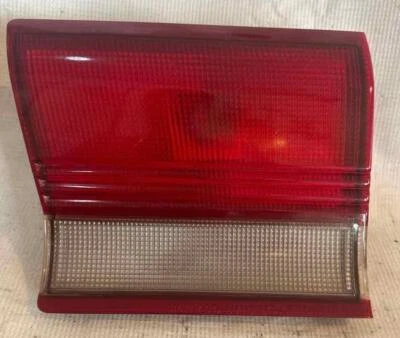Luz trasera Mitsubishi Galant 1991 montaje tapa derecha usada OEM Foto 1 de 3