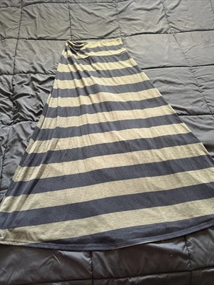 Falda larga pequeña Mossimo Petite para mujer Foto 1 de 4