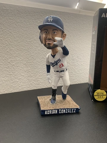 🔥🔥Adrian Gonzalez Selfie #2 Los Angeles Dodgers 2017 Bobblehead 🔥🔥 Cover