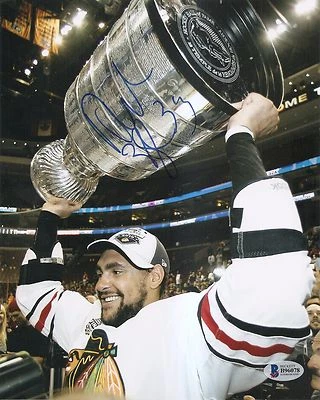Foto 8x10 firmada por Dustin Byfuglien 2010 Stanley Cup Beckett certificado de autenticidad BAS Foto 1 de 2