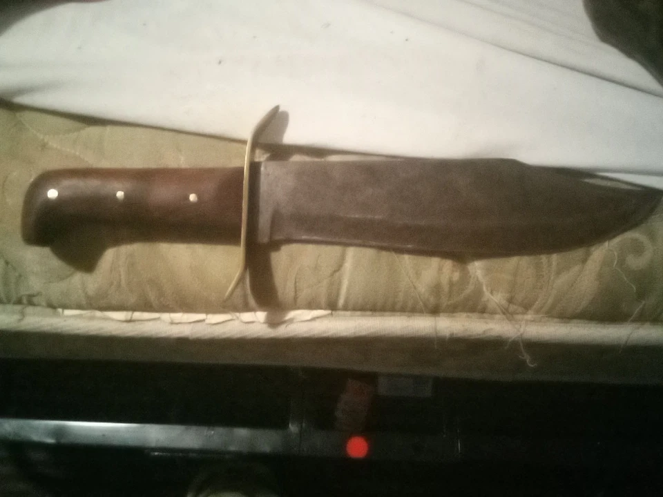 Cuchillo de Lucha Bowe Protector de Corte de Latón Mango de Arce Diseño Buck Original Foto 1 de 4